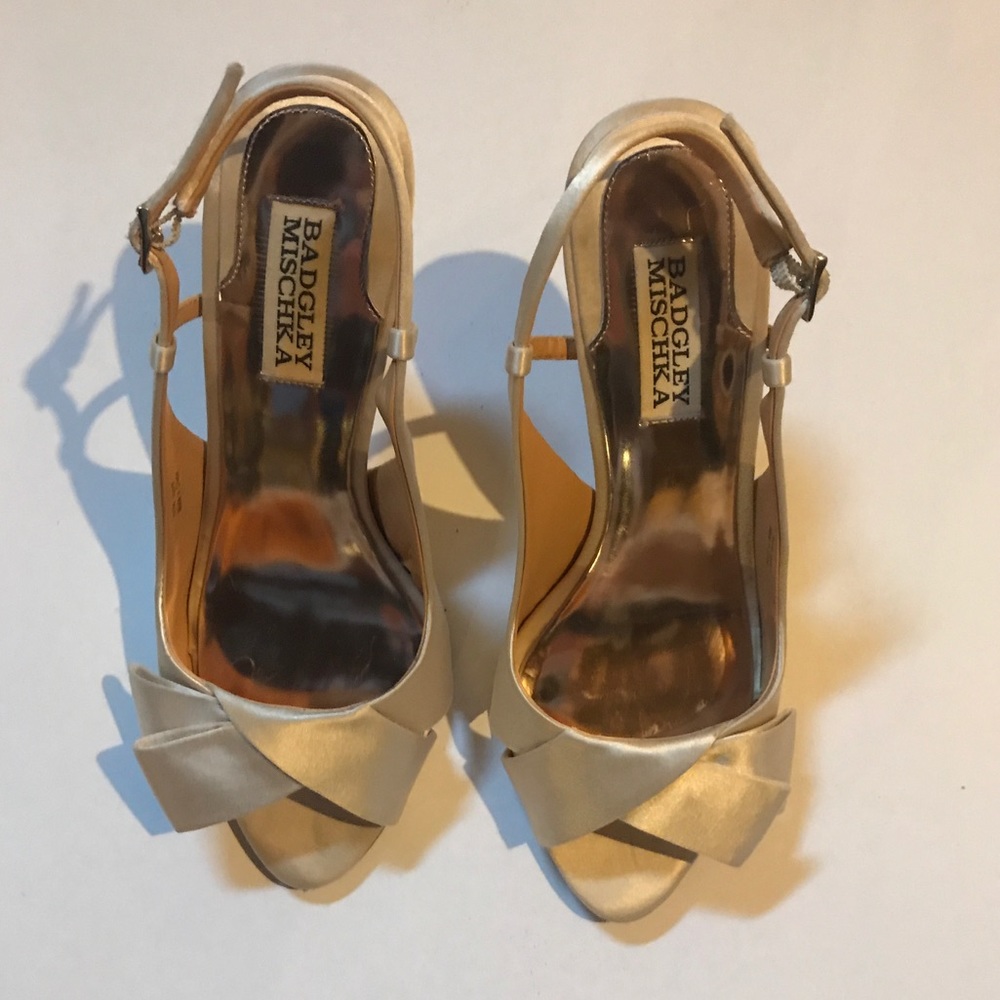 Badgley Mischka Ivory Satin Heels Sz 7